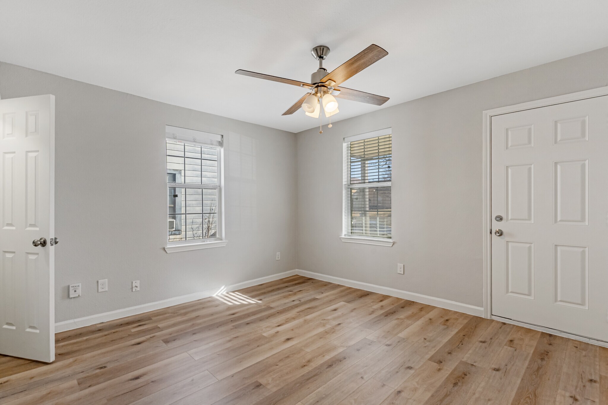 ceiling fan both bedroom - 1123 W Morgan St