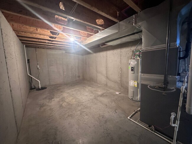 Building Photo - Bannon Crossings 3 bed, 2.5 half bath house with basement