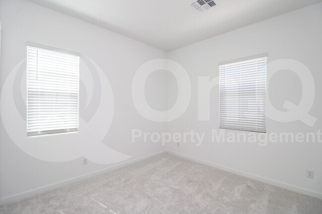 Building Photo - 3871 E Rainbow Dr