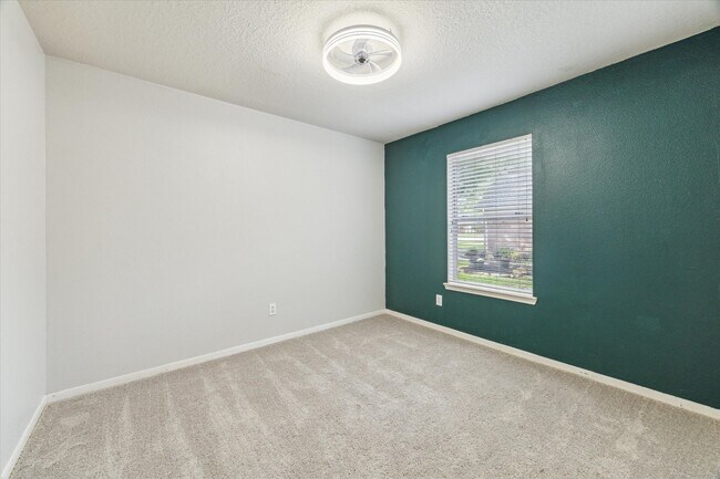 Building Photo - 13907 Carrington Ln