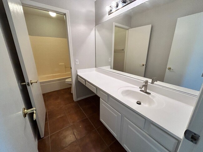 Building Photo - Spacious 3Bd 2 Ba Home In Litchfield Park ...