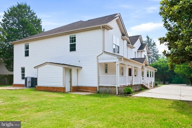 Building Photo - 8916 Rugby Rd