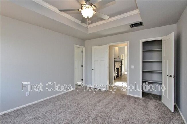 Building Photo - 4005 Brougham Way