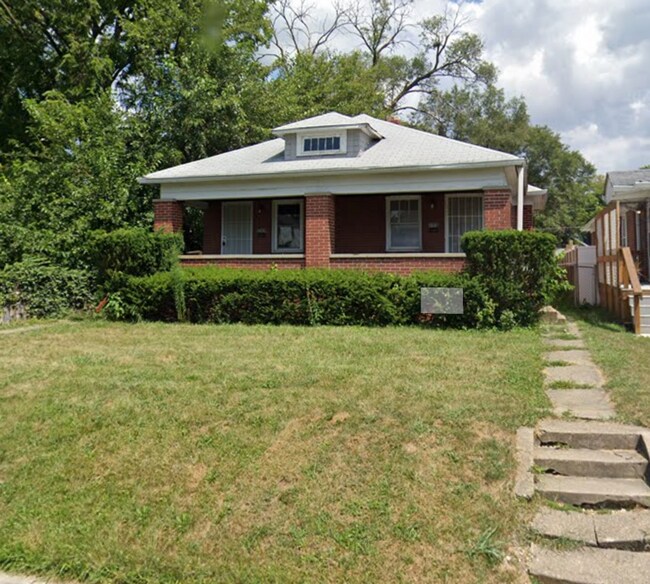Primary Photo - 235 N Oakland Ave