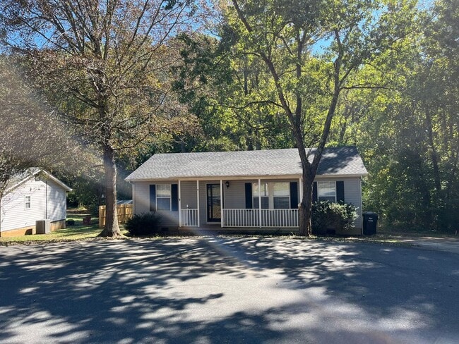 Primary Photo - Inviting 3-bedroom, 2-bathroom Home on a C...