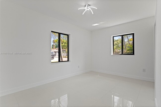 Building Photo - 1524 SW 32nd Ct