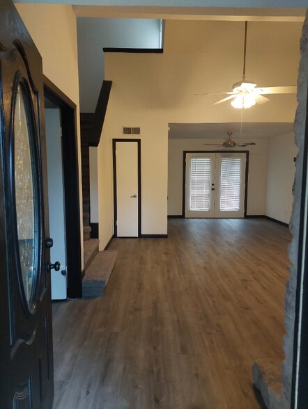 Building Photo - 7916 capano