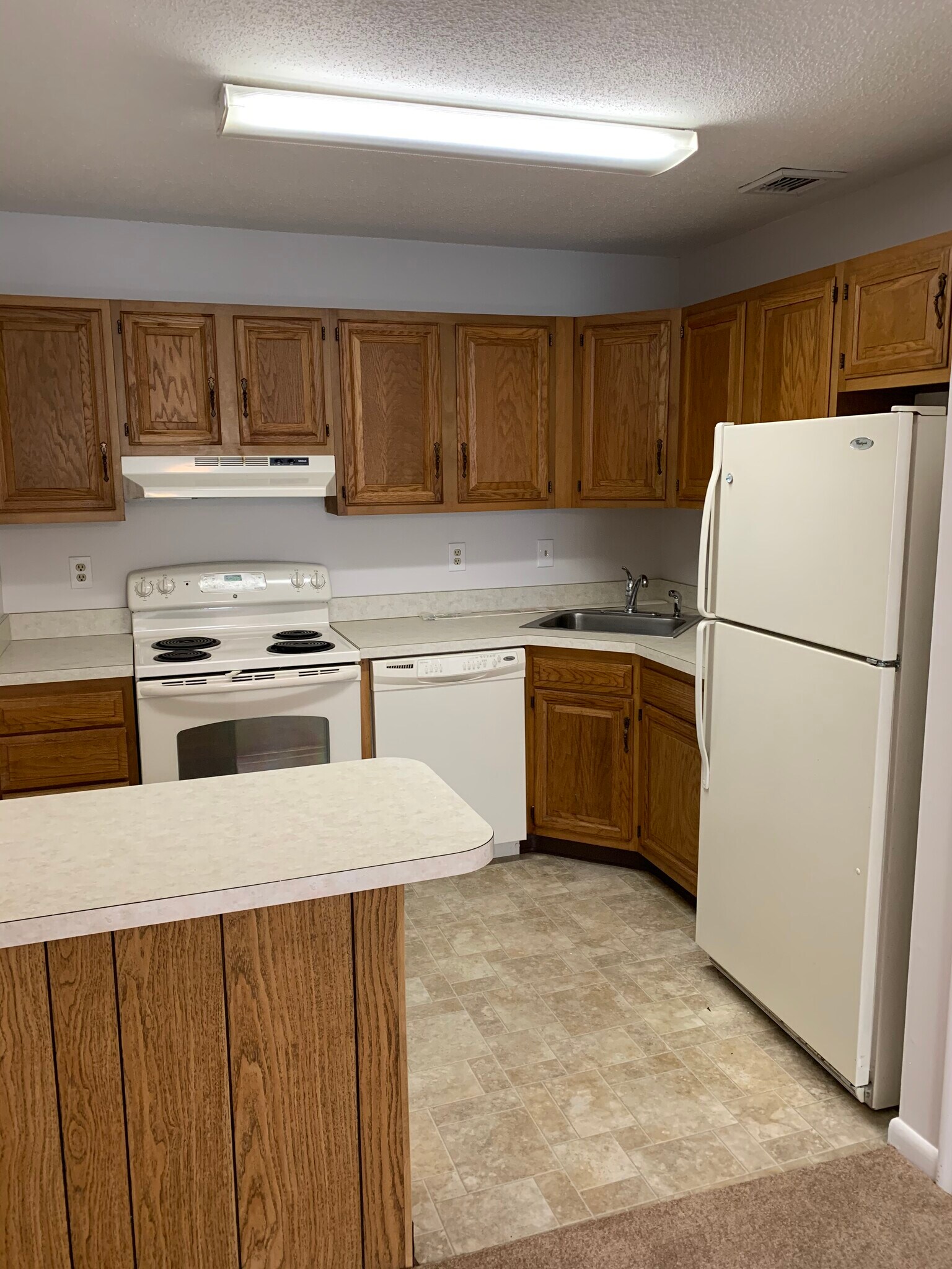 Kitchen - 801 Twin Circle Dr