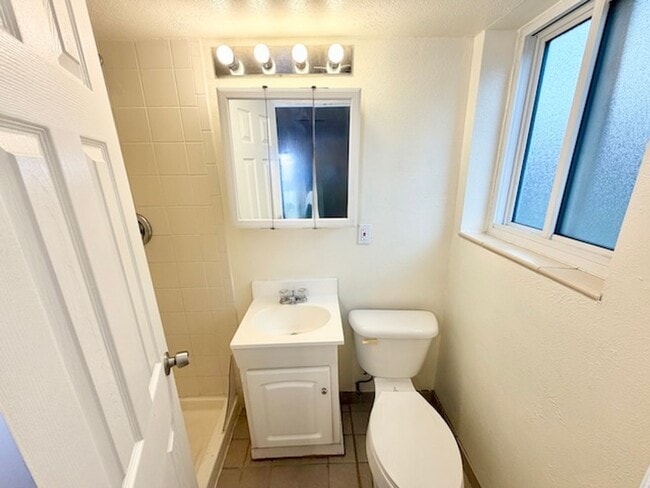 Building Photo - 387 S Queen Cir