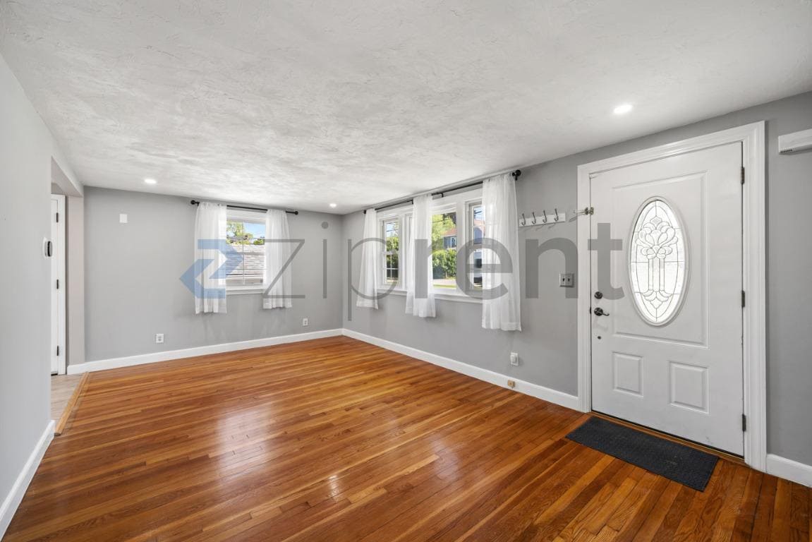 Building Photo - Unit
