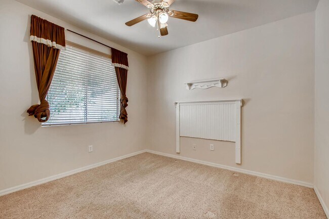 Building Photo - Stunning 1 Story 2 Bedroom Home in Summerl...