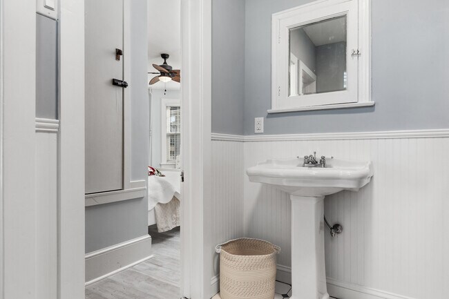 Building Photo - 100 S Amherst Ave