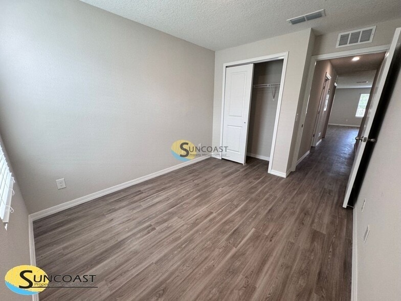 Building Photo - 617 Century 21 Dr