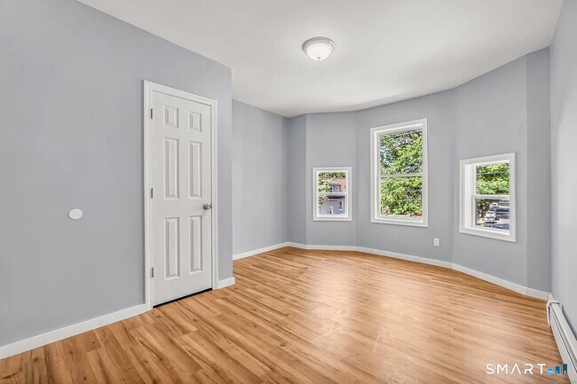 Building Photo - 589 Winchester Ave