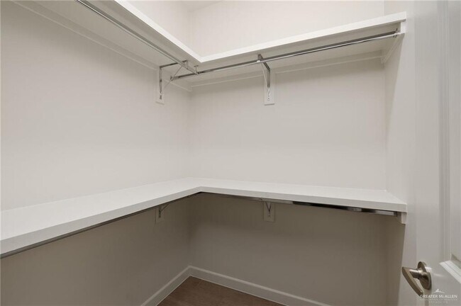 Building Photo - 3600 Valeria Ln