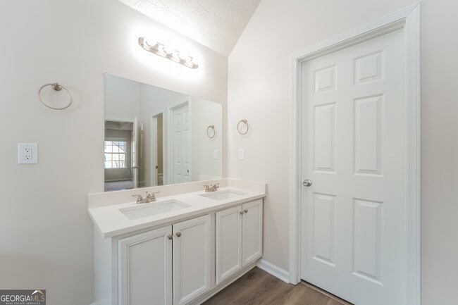 Building Photo - 15 Emerson Trail