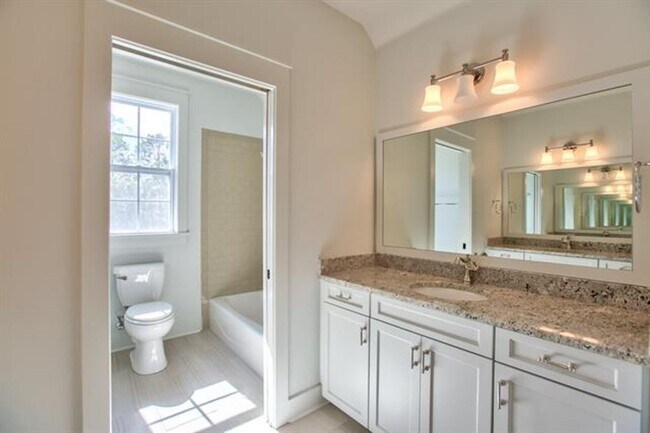 Building Photo - Stunning Midtown Tallahassee Home In Braem...