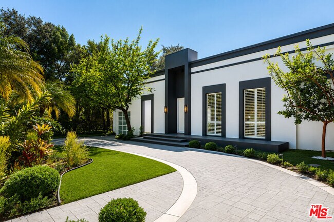 Building Photo - 703 N Maple Dr