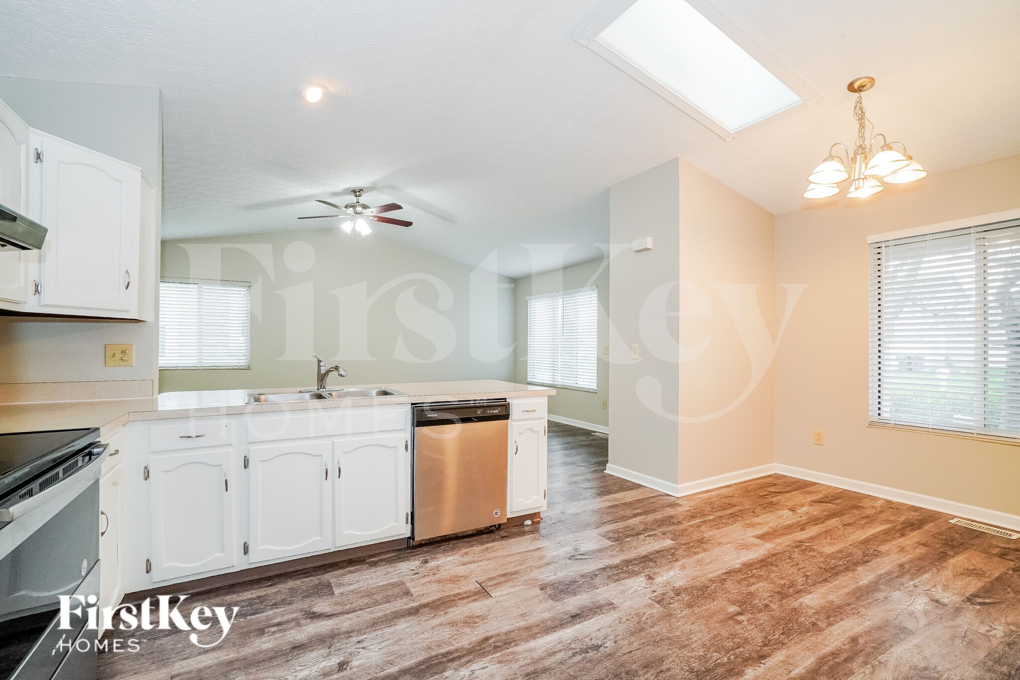 Building Photo - 2882 Torrey Pines Dr