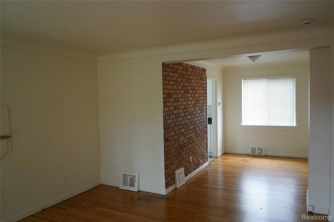 Building Photo - 16145 Baylis St