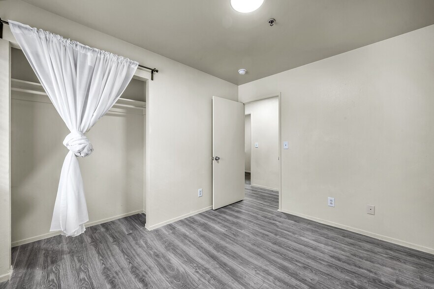 Building Photo - 5243 Huntington Dr N