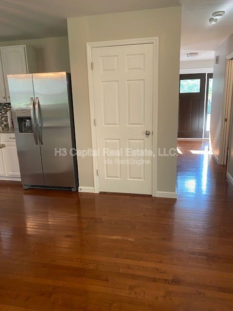 Building Photo - 2852 Fairway Dr