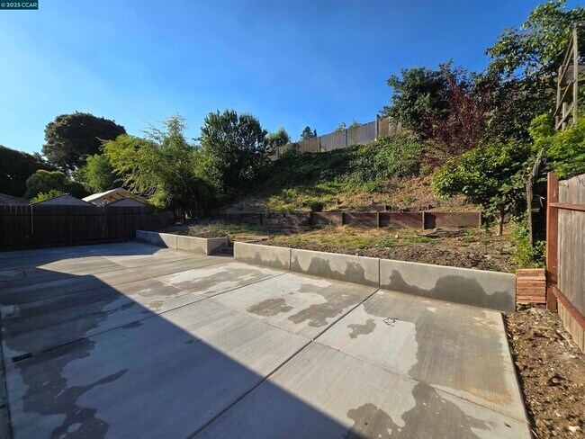 Building Photo - 4370 Harmon Rd