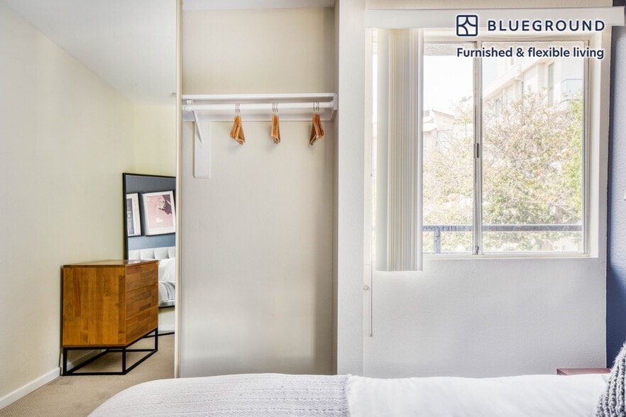 Building Photo - 1626 Malcolm Ave