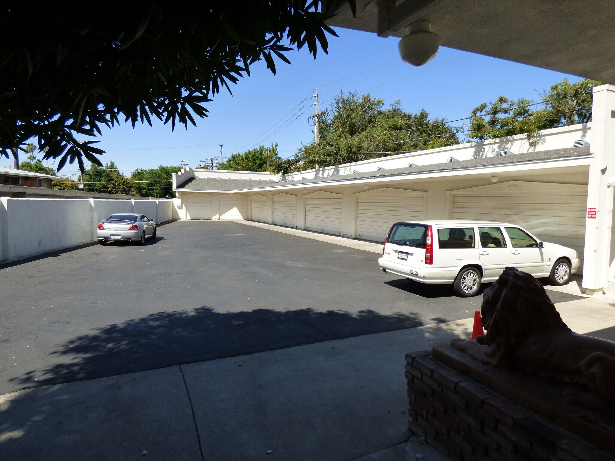Enclosed Garages - 6016 S Land Park Dr