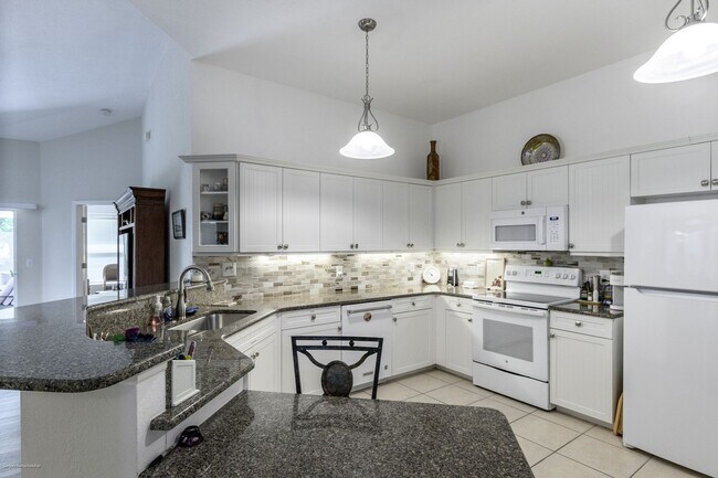 Building Photo - Turnkey Furnished Seasonal Rental – 2 Bedroom, 2 Bath in Burnt Store Marina