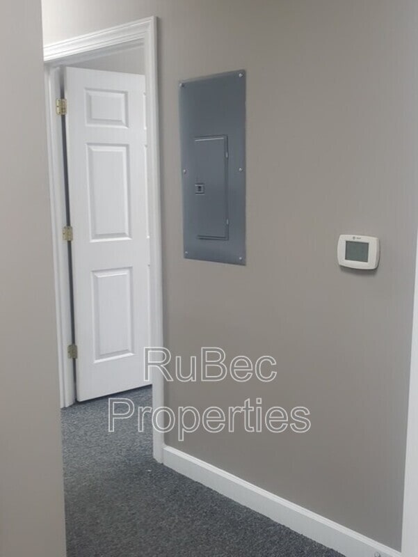 Building Photo - 1931 J N Pease Pl