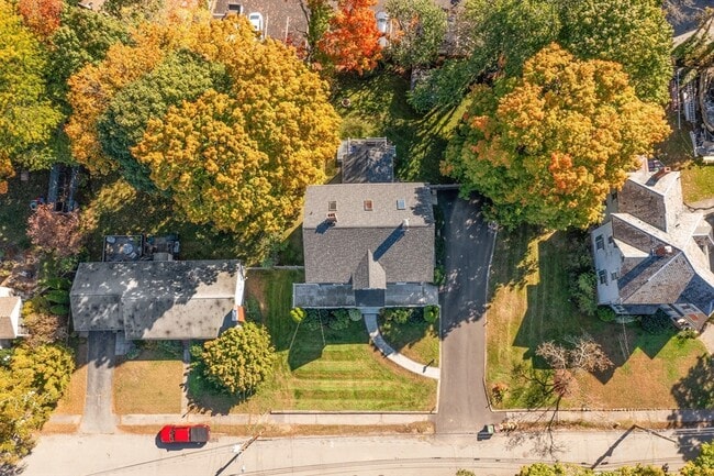 Building Photo - 90 Maple Pl