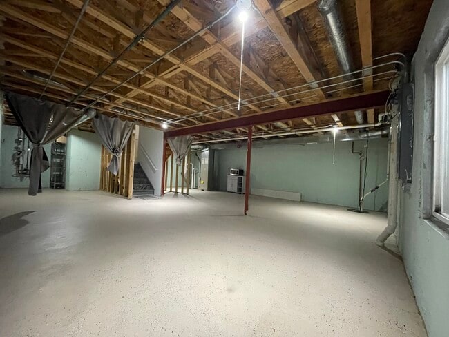 Building Photo - 1904 Maureen Dr