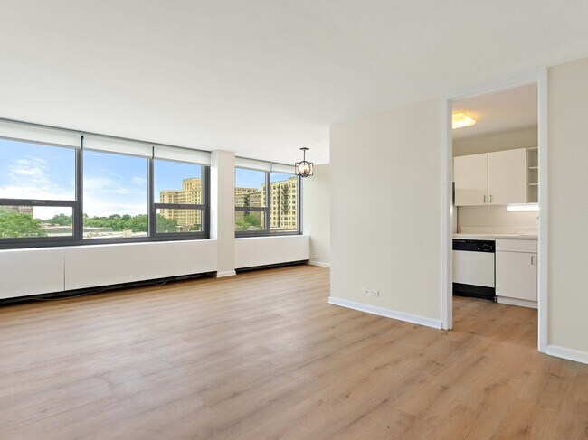 Building Photo - 1700 E 56th St