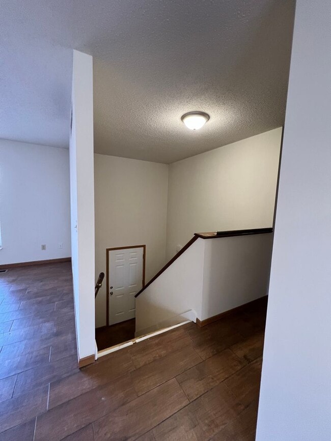 Building Photo - 4 bed 1.5 bath home close to I-44