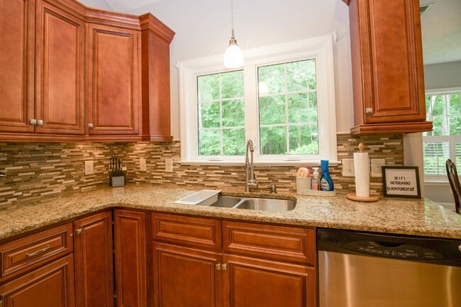 Building Photo - 5 Kemper Woods Ct