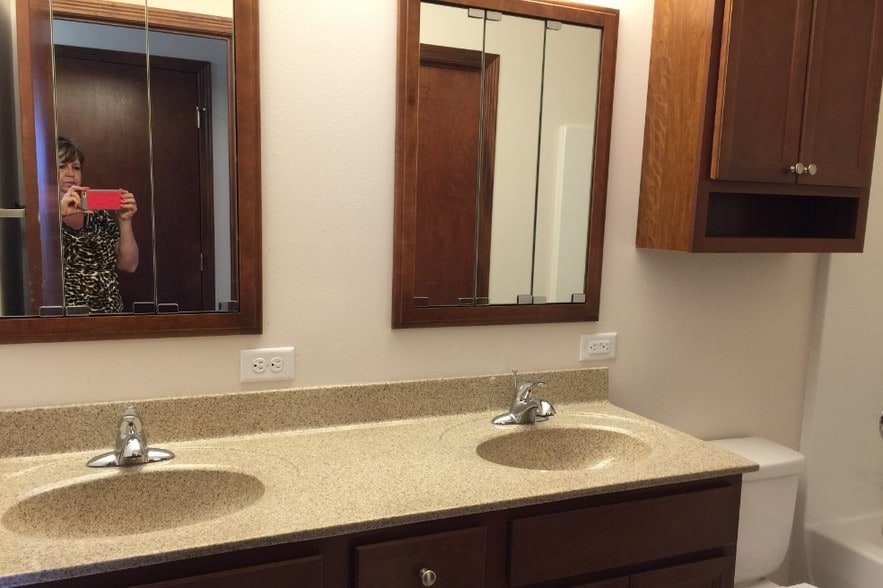 Master Bath - 1910 Wrigley St