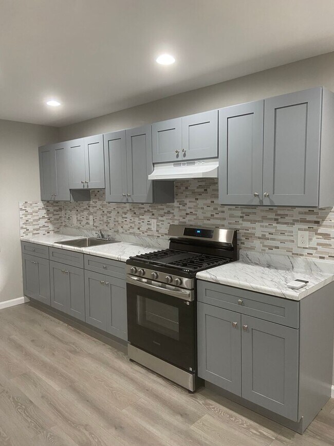 Building Photo - 918 E Price St