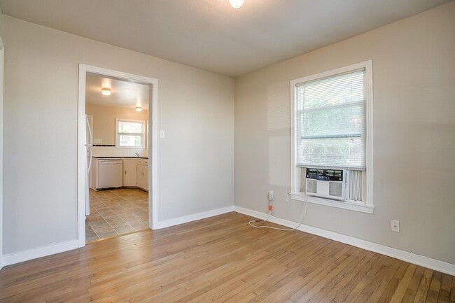 Building Photo - One Side of Great Duplex Near TCU- 1 Bed, ...