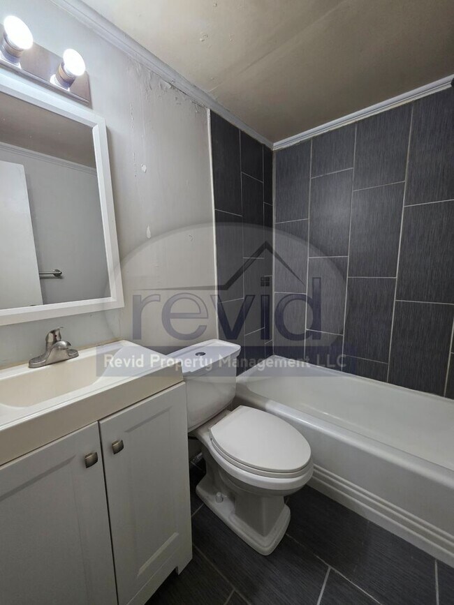 Building Photo - Great 2 Bedroom Apartment in Midtown!