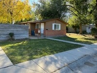 Building Photo - Charming 2 BD 1 Bath Home!