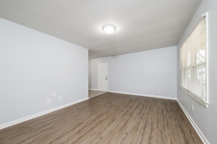 Building Photo - 4025 Oak Ridge Dr