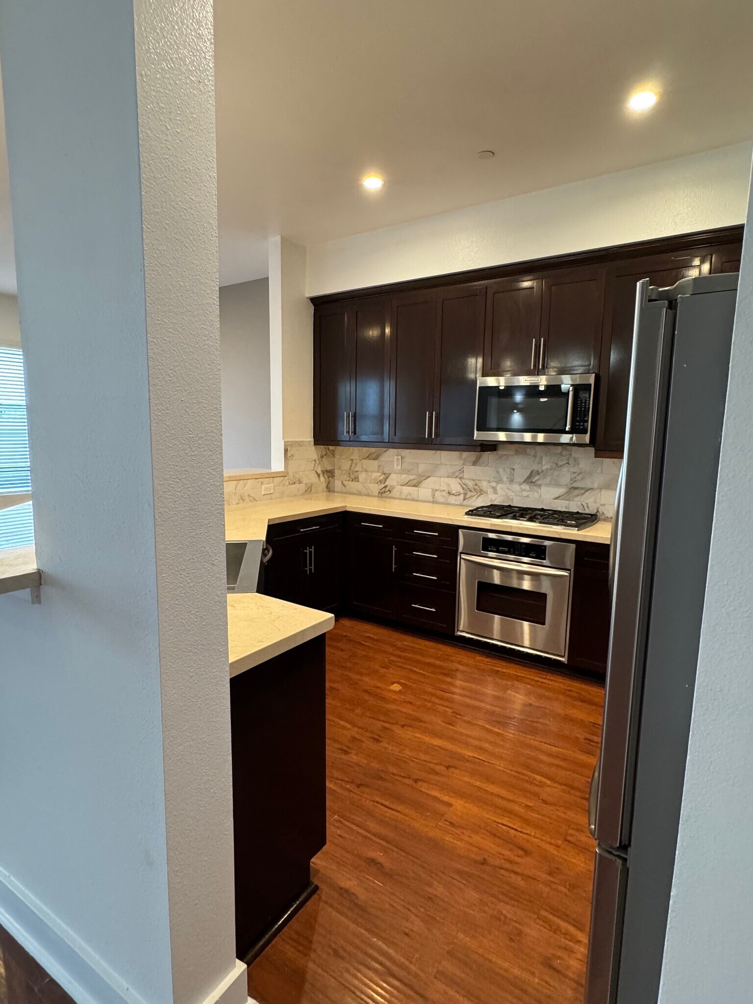 Building Photo - 395 E 4th St