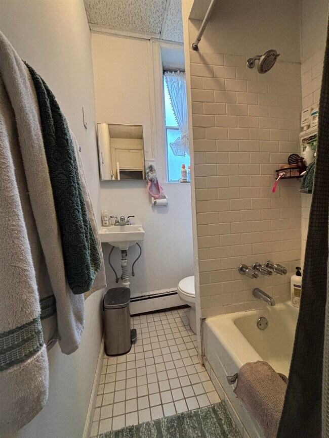 Building Photo - 217 10th St