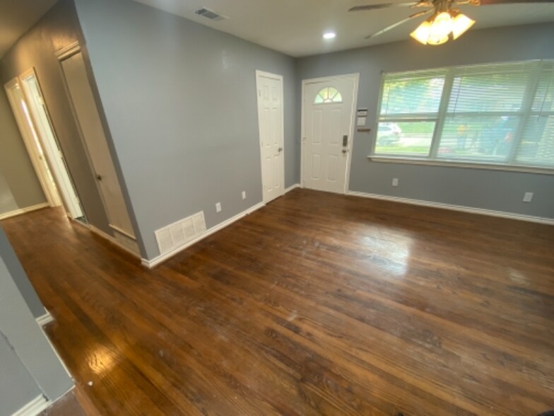 Building Photo - 309 Dover Dr