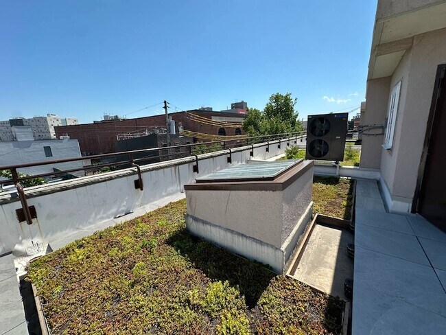 Building Photo - 132 Dwight St