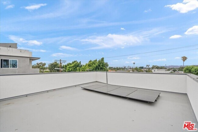 Building Photo - 4922 S Centinela Ave