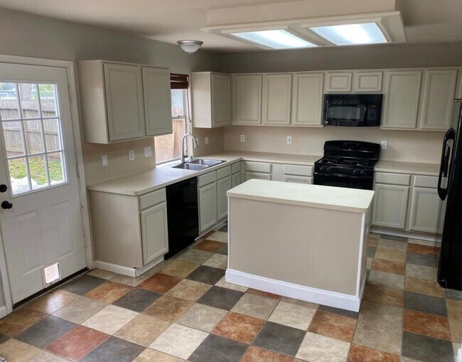 Building Photo - 17158 Summer Hollow Dr
