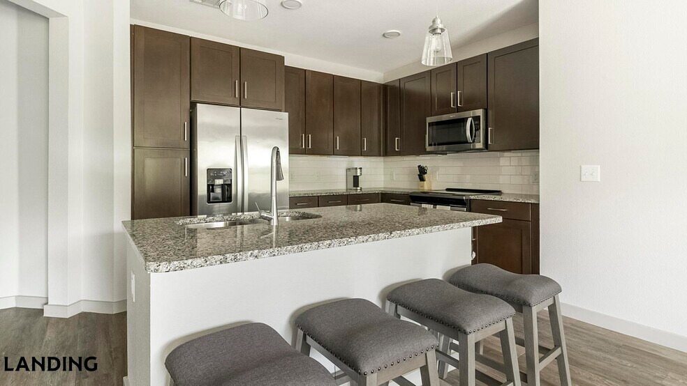 Building Photo - 20290 Park Lake View Dr