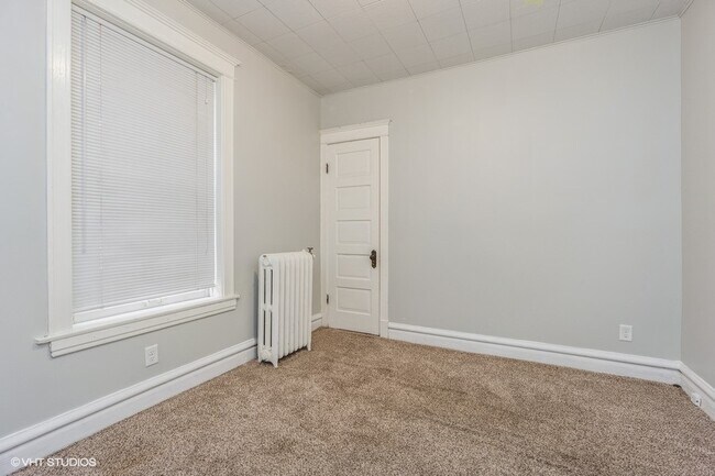 Building Photo - 1130 S Oak Park Ave